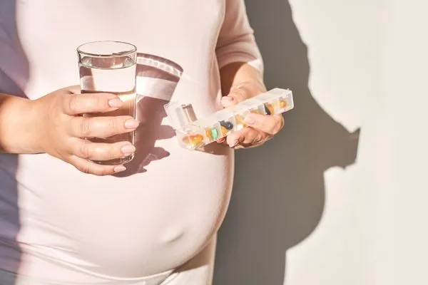 Lạm dụng thuốc kháng sinh rất dễ khiến nấm âm sinh sôi tại âm đạo