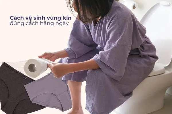 Lưu ý đến các thói quen, dung dịch, quần lót,... khi vệ sinh vùng kín hằng ngày