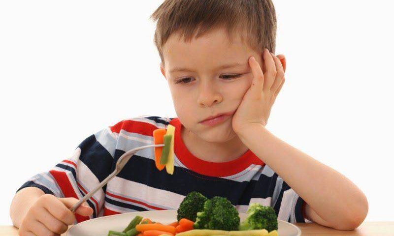 Trẻ chán nản và có hành vi từ chối một số loại thực phẩm không ưa thích