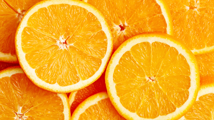 Vitamin C có nhiều trong các loại trái cây họ cam quýt và các loại rau xanh