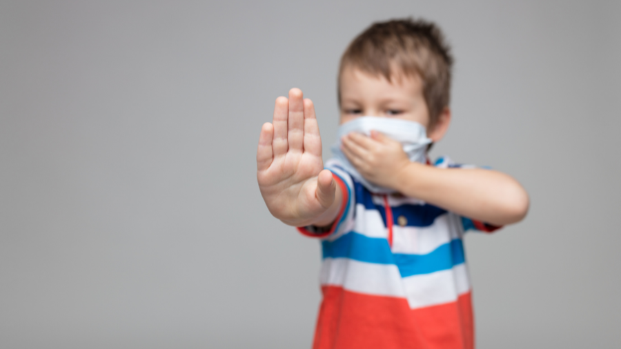 Hệ hô hấp non nớt và hệ miễn dịch chưa hoàn thiện khiến trẻ nhỏ dễ mắc các bệnh hô hấp