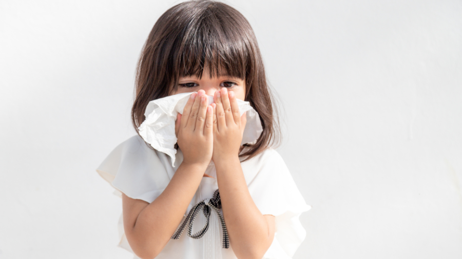 Cúm là một bệnh do virus gây ra, thường khiến trẻ bị sốt cao kéo dài