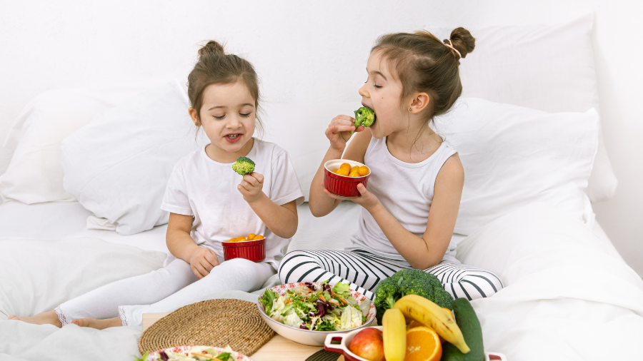 Chế độ dinh dưỡng cân đối là nền tảng vững chắc để tăng cường hệ miễn dịch cho trẻ